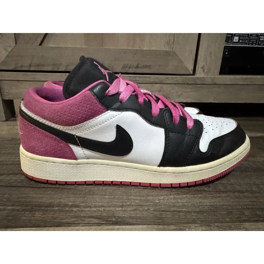 Nike Air Jordan 1 Low Black Active Fuchsia GS CT1564-005 Youth Size 6.5y